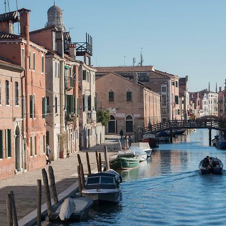 Art Painting Apartment With Canal View Venedig Eksteriør billede